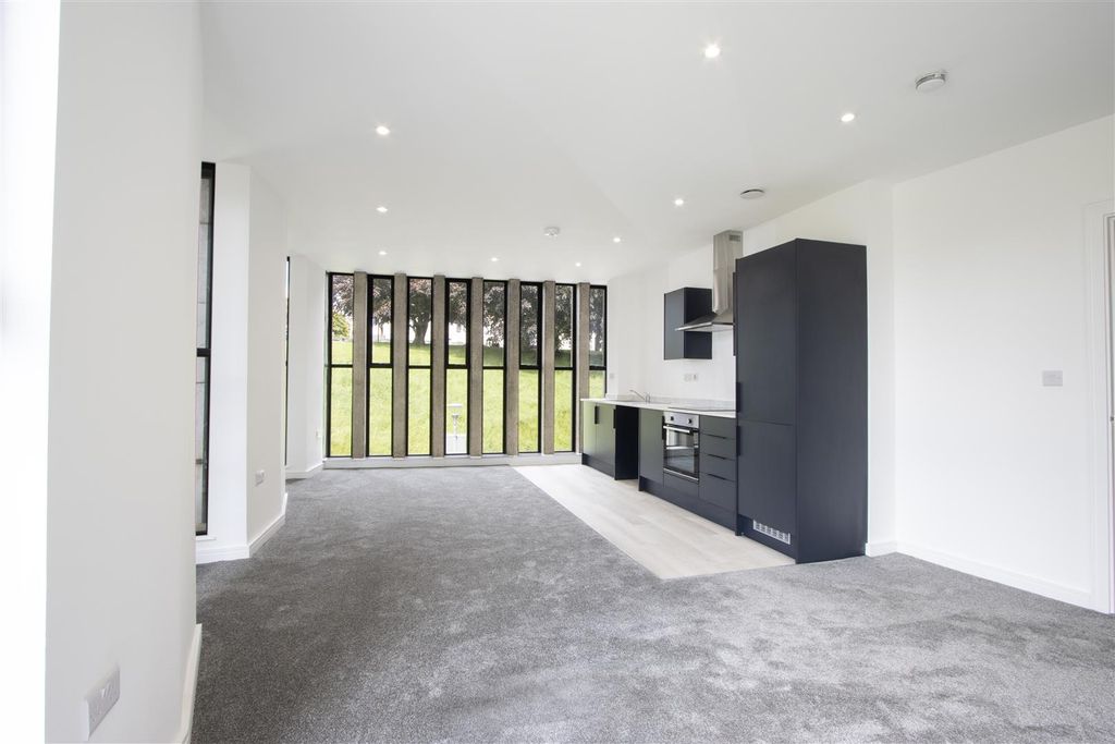 Additional image 4 of 2 bed flat for saleKnightsbridge Court, West Bars, Chesterfield S40