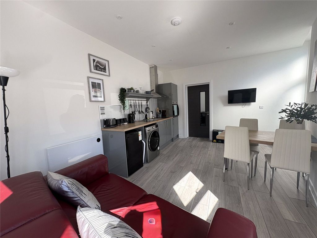 Property photo 3 of 6 Living/ Kitchen Area