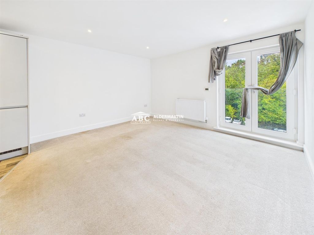 Property photo 2 of 8 Cam03827G0-Pr0100-Still007.Jpg