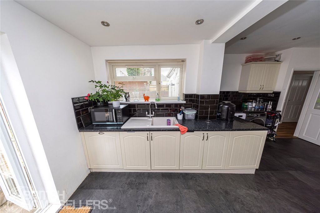 Property photo 2 of 35 Picture No. 41