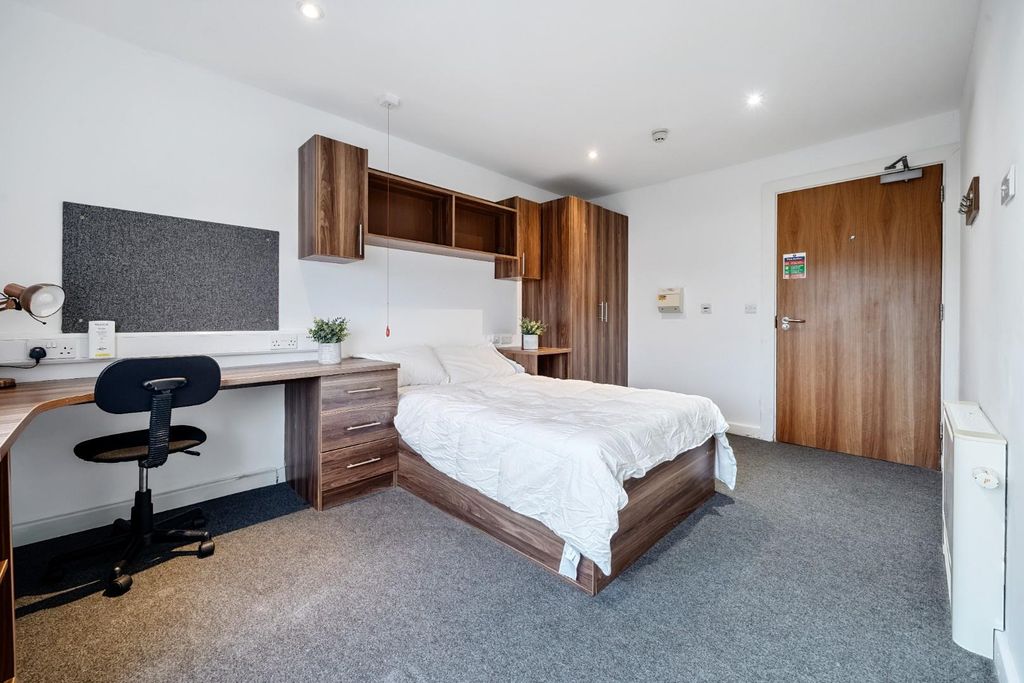 Property photo 1 of 8 Pen F3 Accessible Bedroom Desk 6763755E2744B-12268