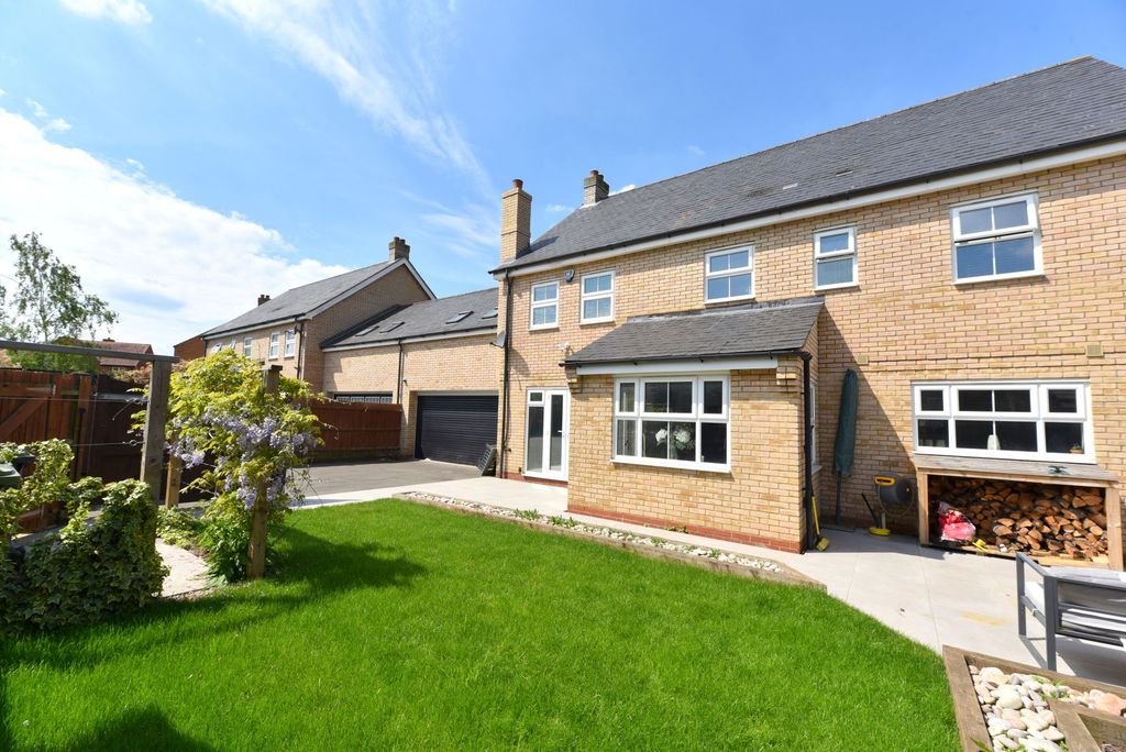 Property photo 2 of 37