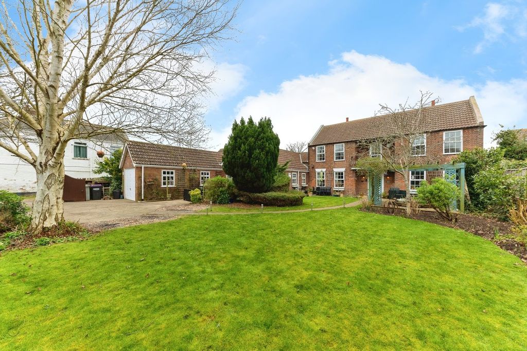 Property photo 1 of 36