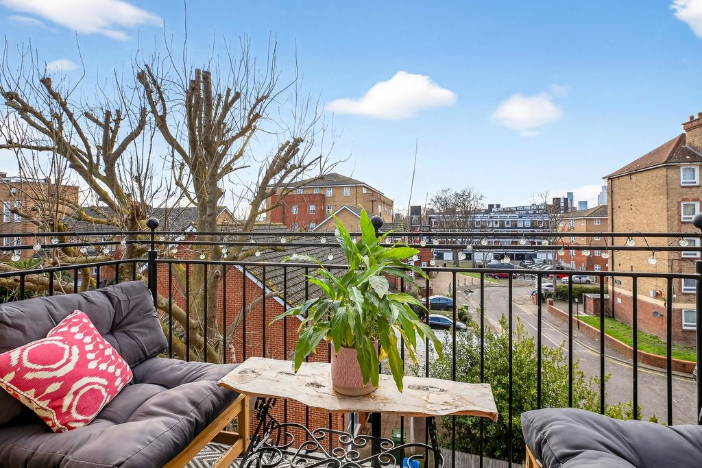 Property photo 3 of 21 Balcony