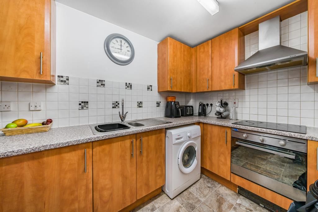 Property photo 3 of 11 Kitchen
