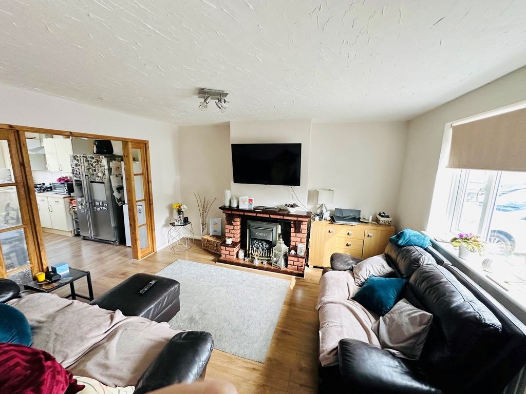 Property photo 2 of 18