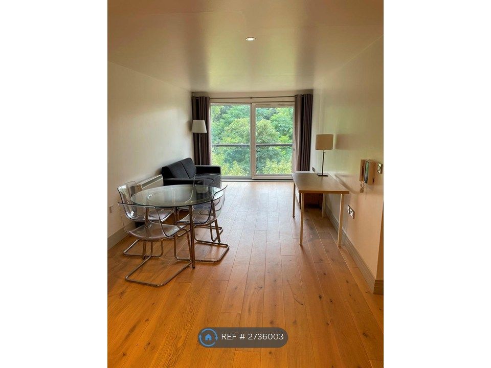 Property photo 2 of 8 Lounge