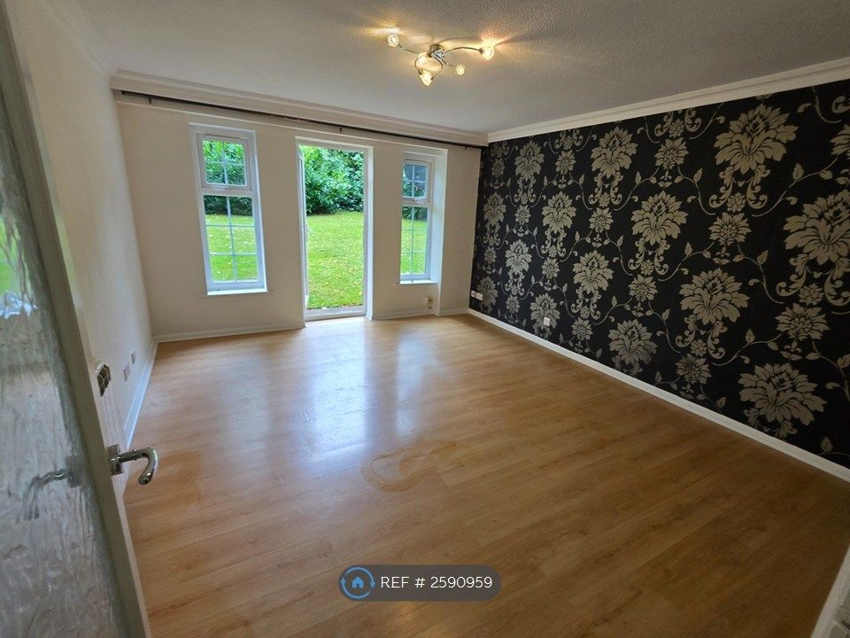 Property photo 1 of 11 Living Room