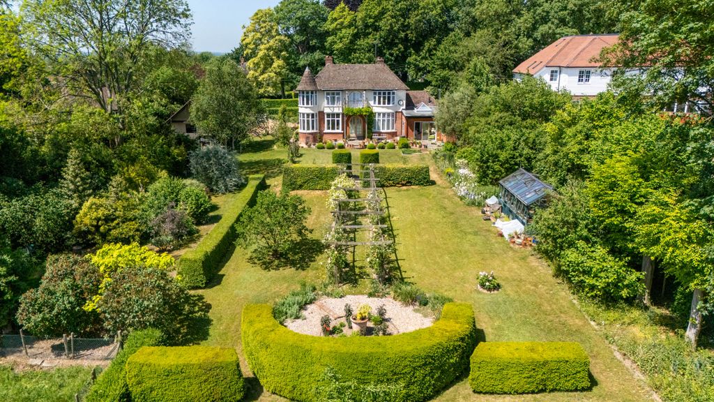 Property photo 1 of 52