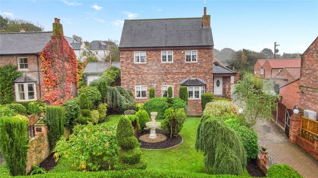 Property photo 1 of 20 Oak Tree House