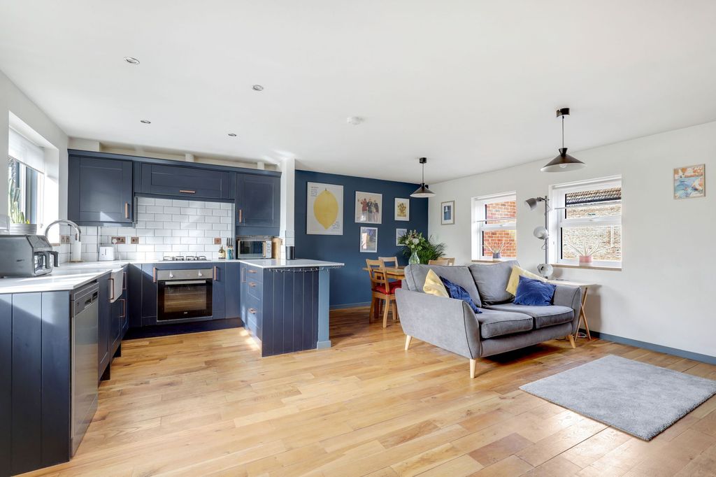 Property photo 2 of 16