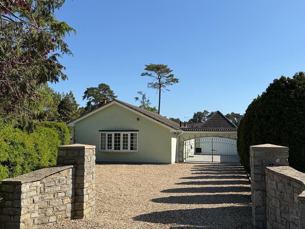 Property photo 1 of 28 3 Bed Detached Bungalow