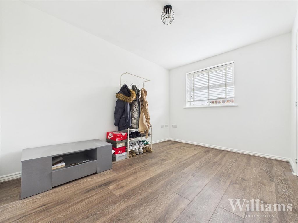 Property photo 3 of 20 Cam02861G0-Pr0412-Still014.Jpg