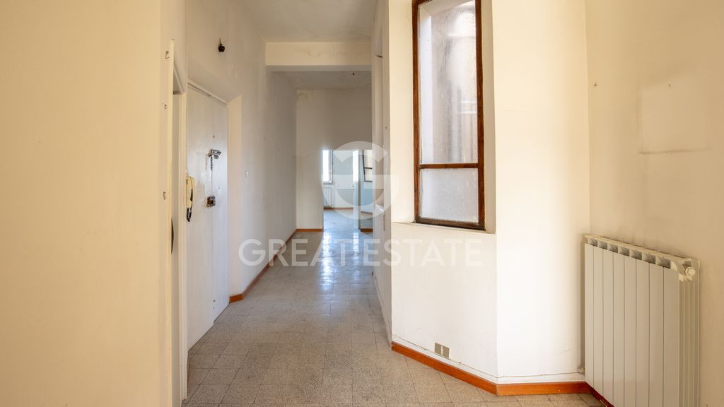 Property photo 2 of 11 Interiors