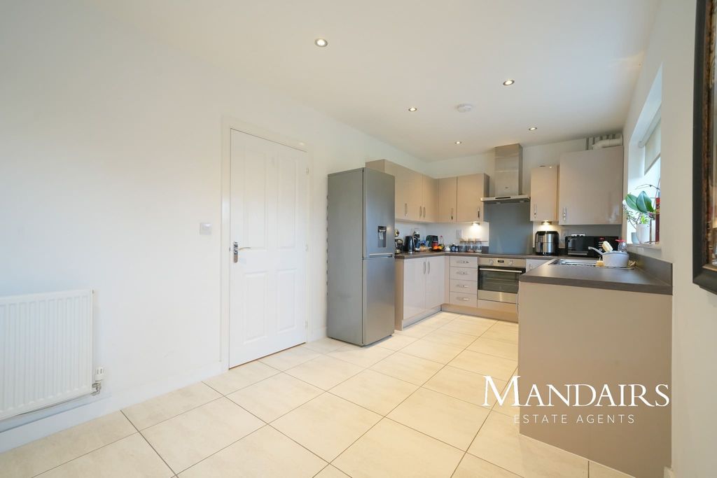 Property photo 1 of 32