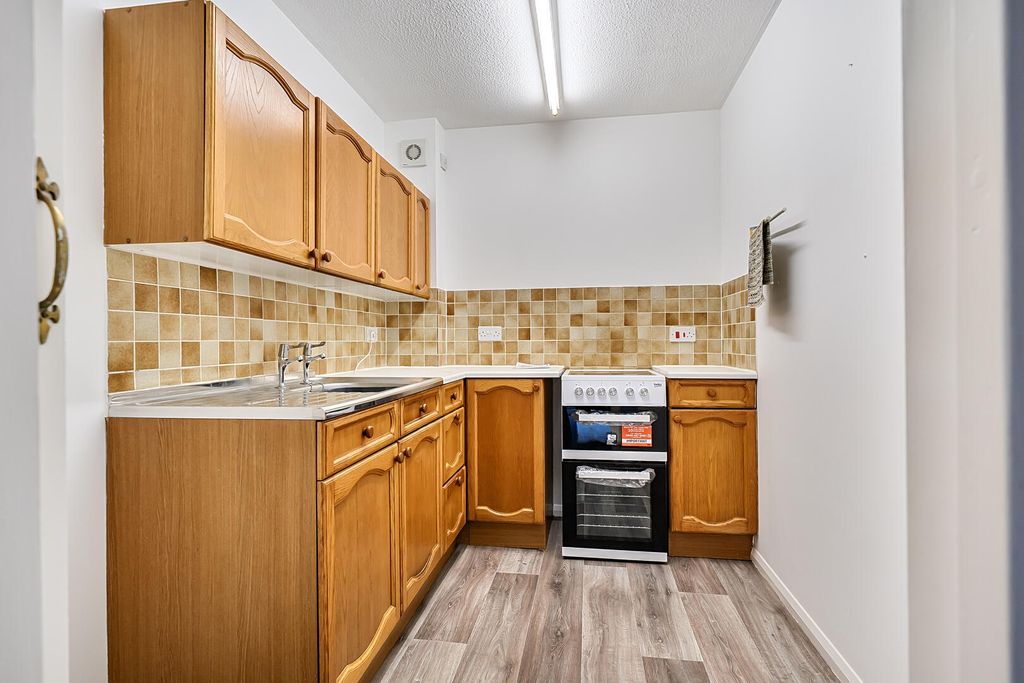Property photo 2 of 18 Kitchen