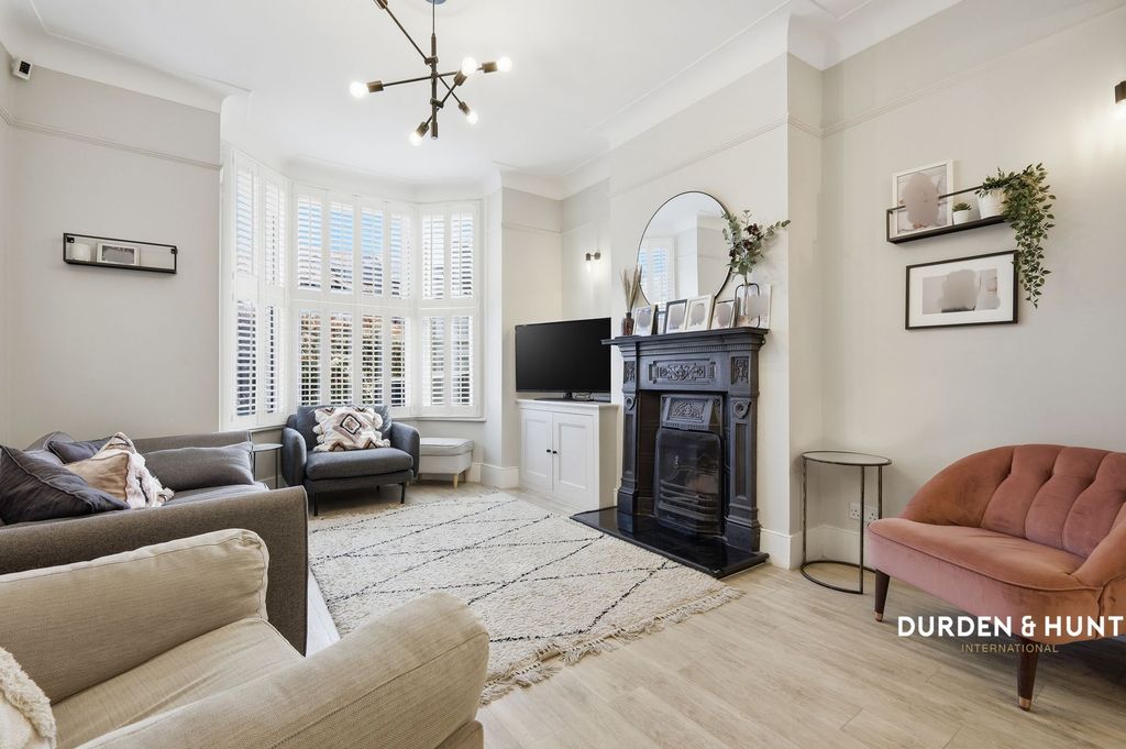 Property photo 2 of 27