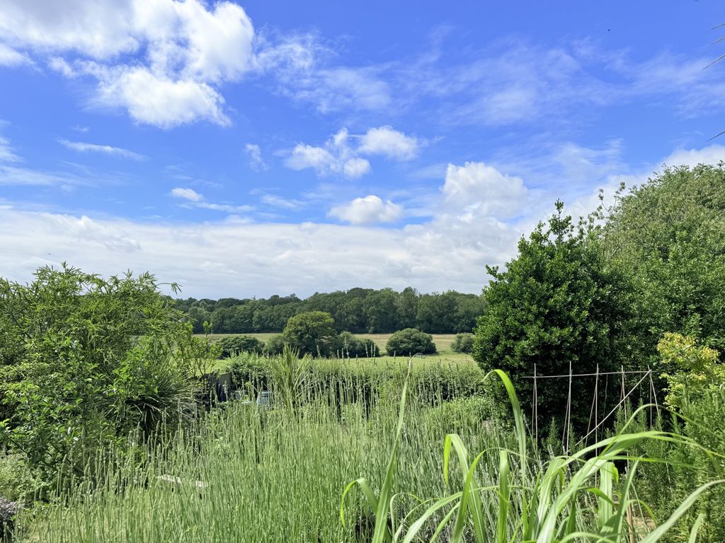 Property photo 2 of 28 31