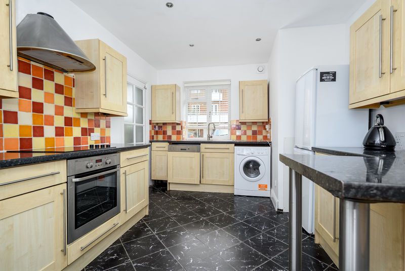 Property photo 2 of 6 Photo 5