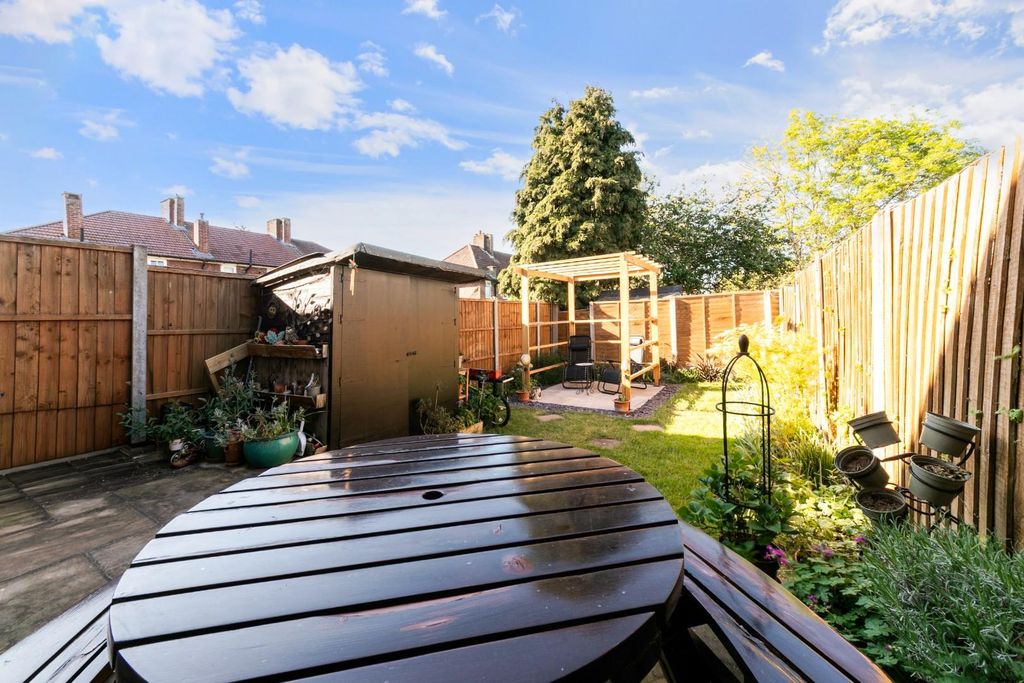Property photo 1 of 14 Darley Gardens