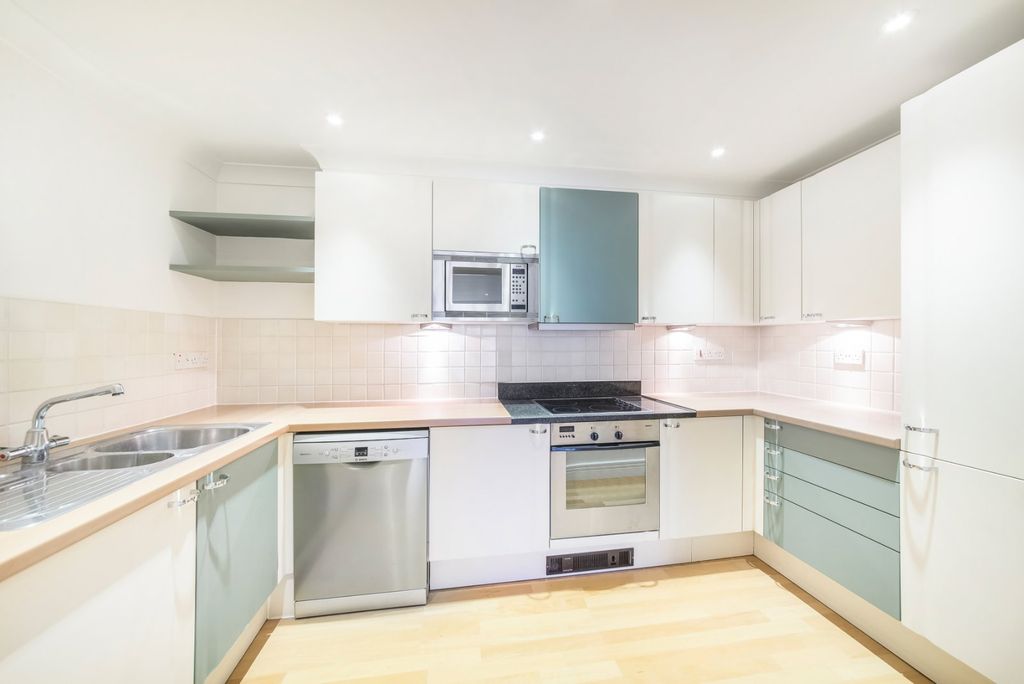 Property photo 3 of 12 Kitchen