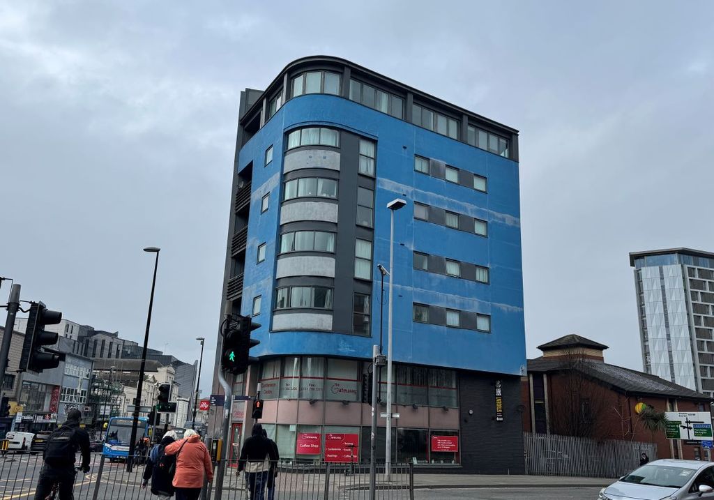 Property photo 1 of 8