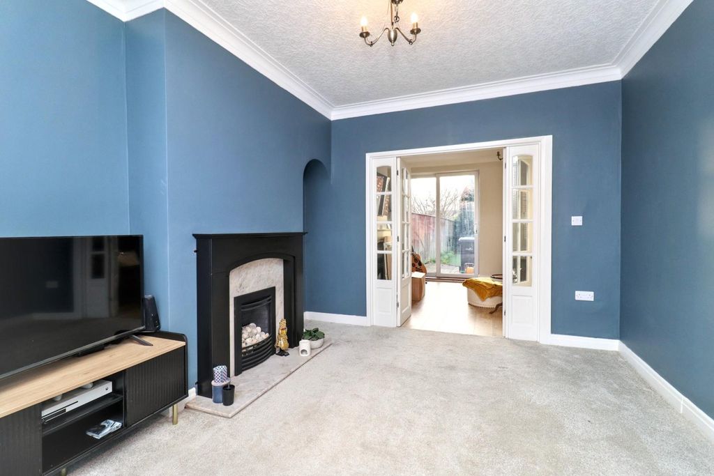 Property photo 2 of 21