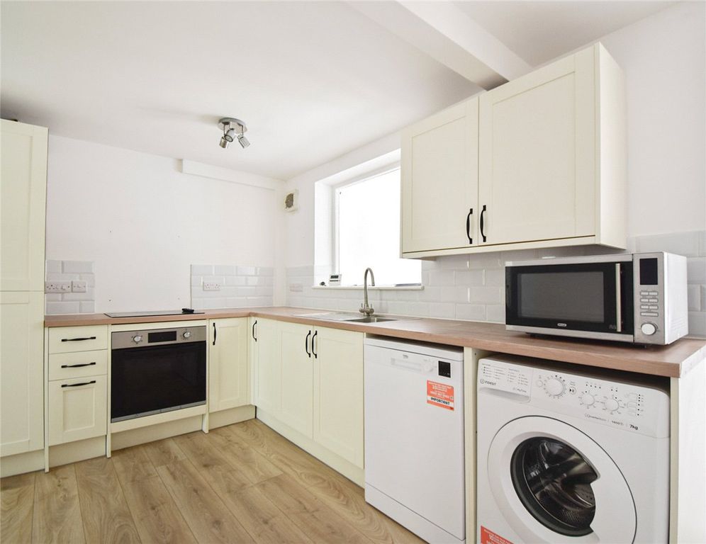 Property photo 2 of 18 Picture No. 30