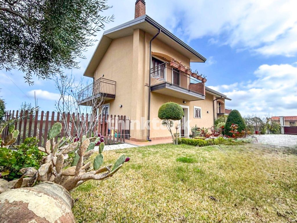 Property photo 2 of 41