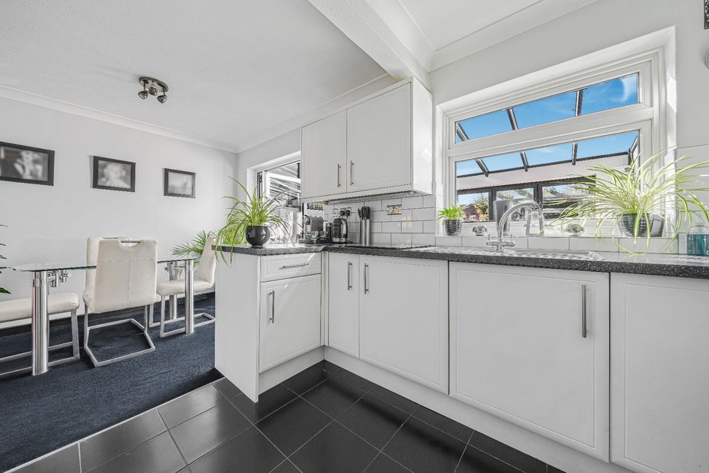 Property photo 2 of 12 5557582