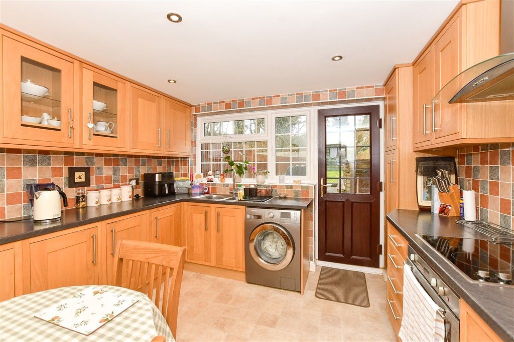 Property photo 2 of 11 Kitchen