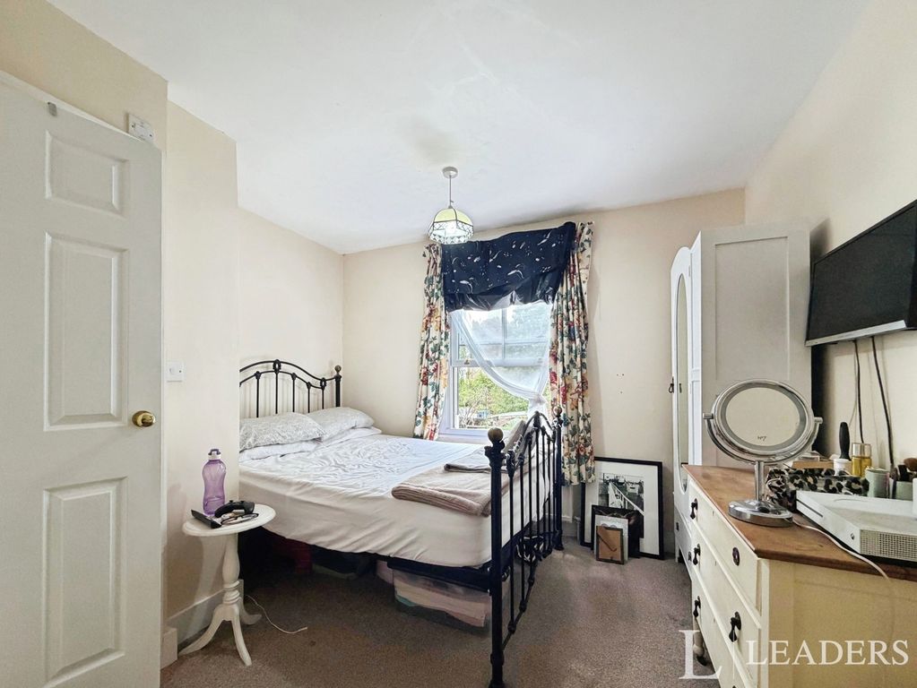 Property photo 2 of 8 Room