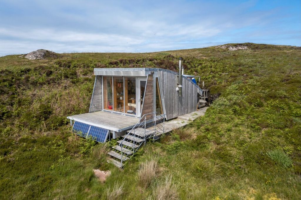 Property photo 3 of 10 Mullagrach Island Polbain, Achiltibuie, Wester Ross, IV26 2Yn