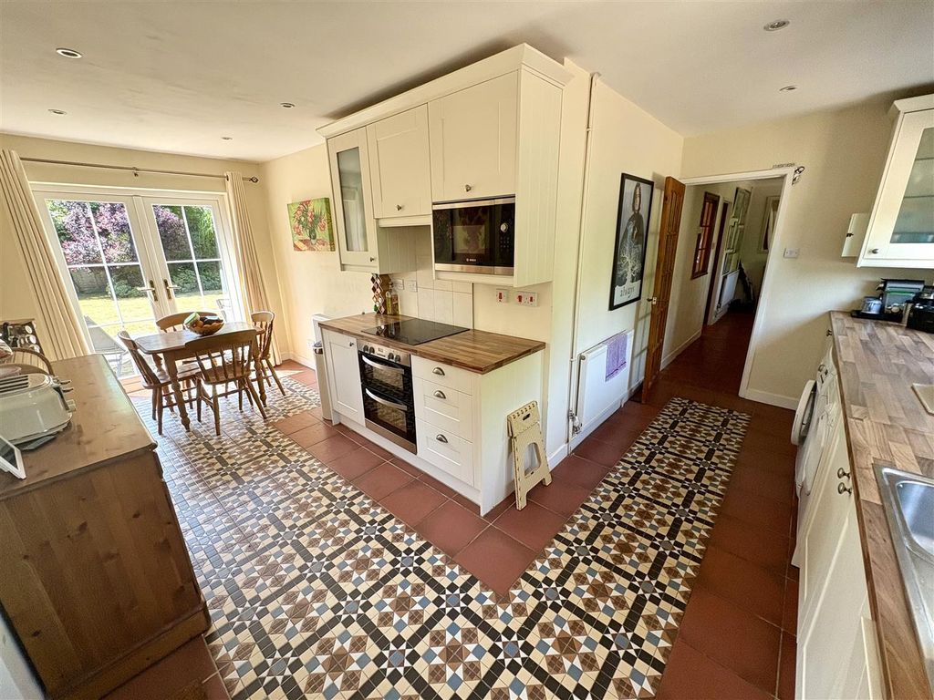 Property photo 2 of 14 Kitchen
