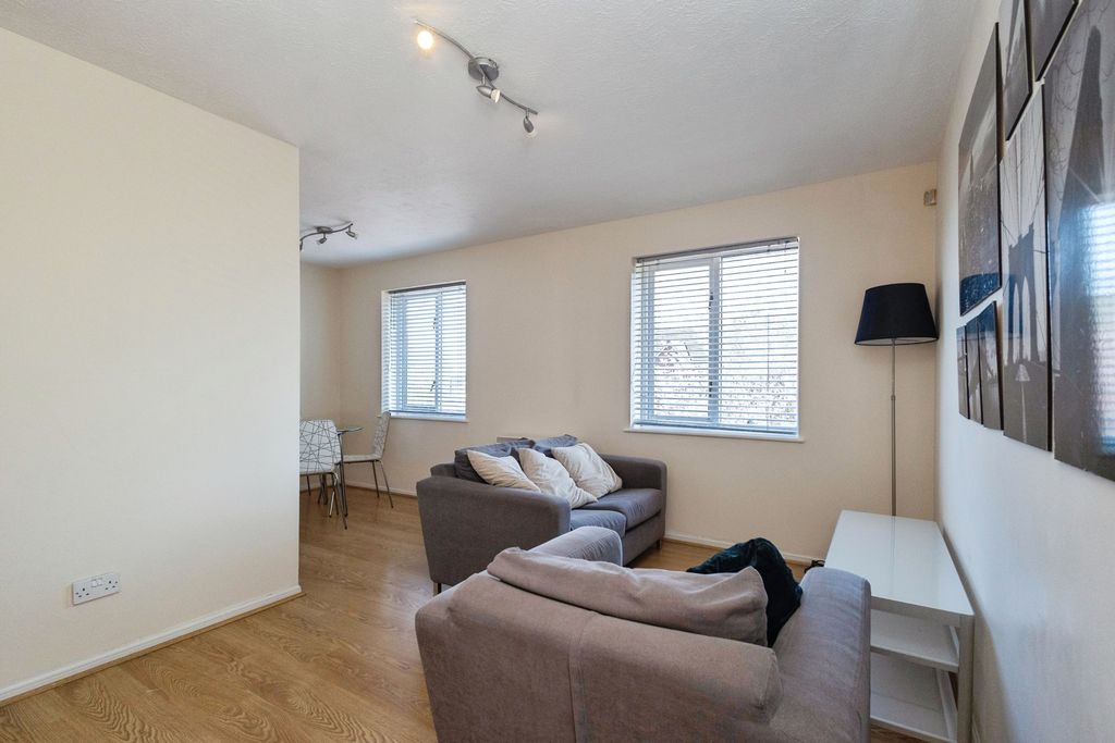 Property photo 3 of 11 Pbox-Img.Jpg
