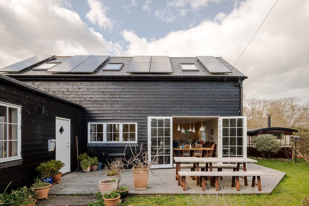 Property photo 2 of 27