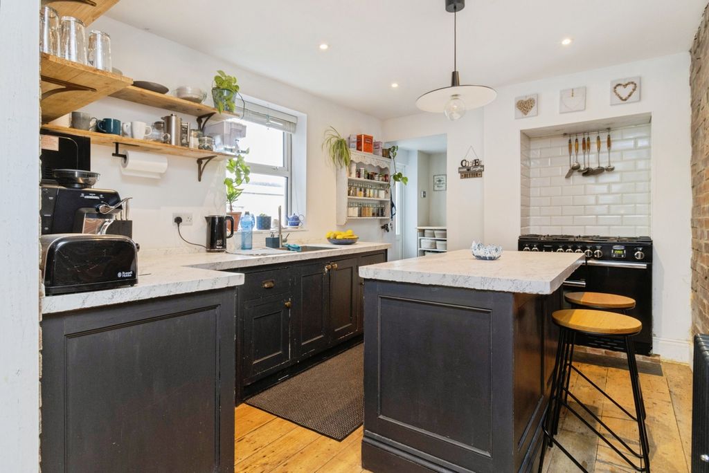 Property photo 2 of 20 Pbox-Img.Jpg