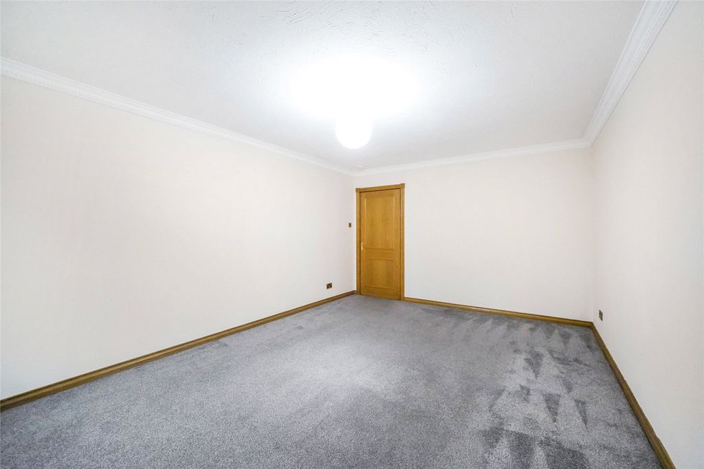 Property photo 3 of 19 Living Room