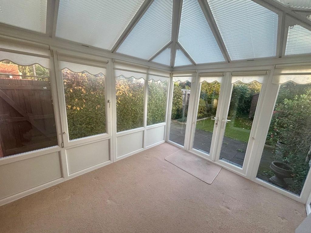 Property photo 3 of 17 Conservatory.Jpg