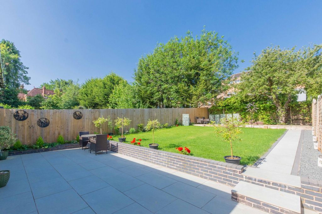 Property photo 2 of 39