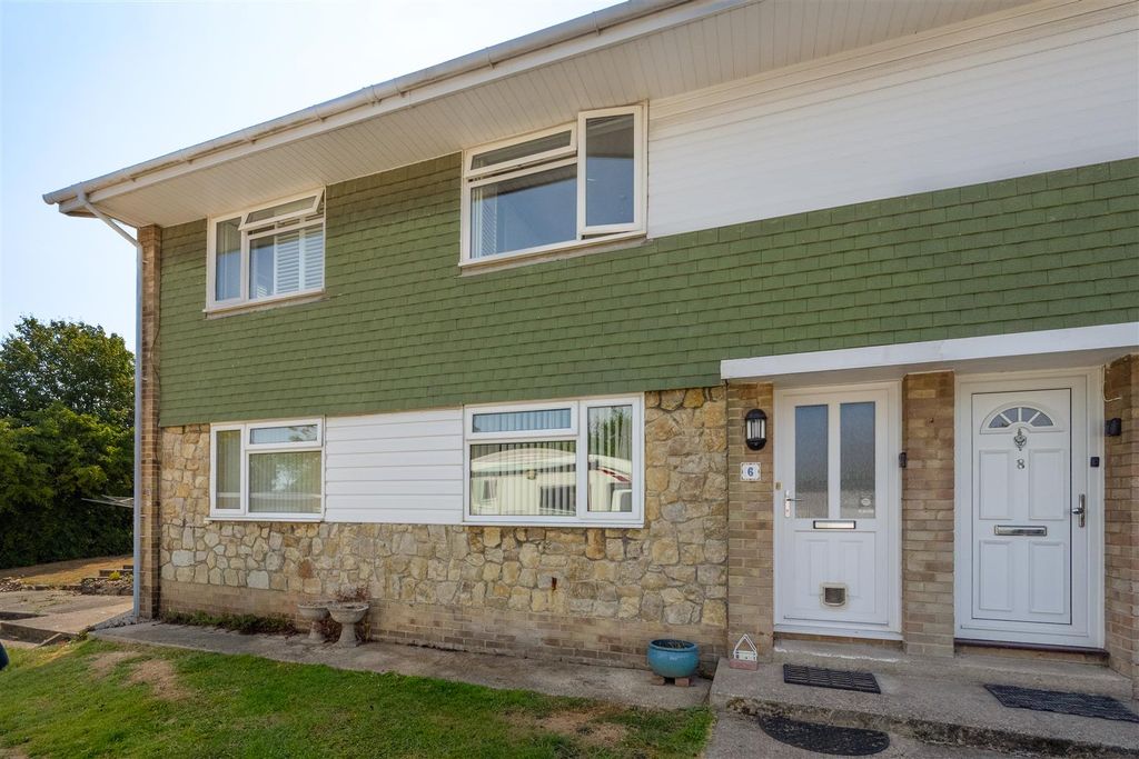 Property photo 1 of 18 Cypress Close, Whitstable