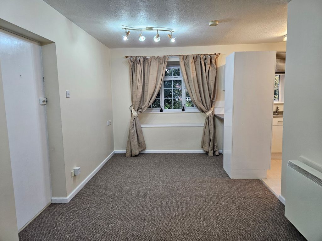 Property photo 2 of 8 Living Room/Bedroom