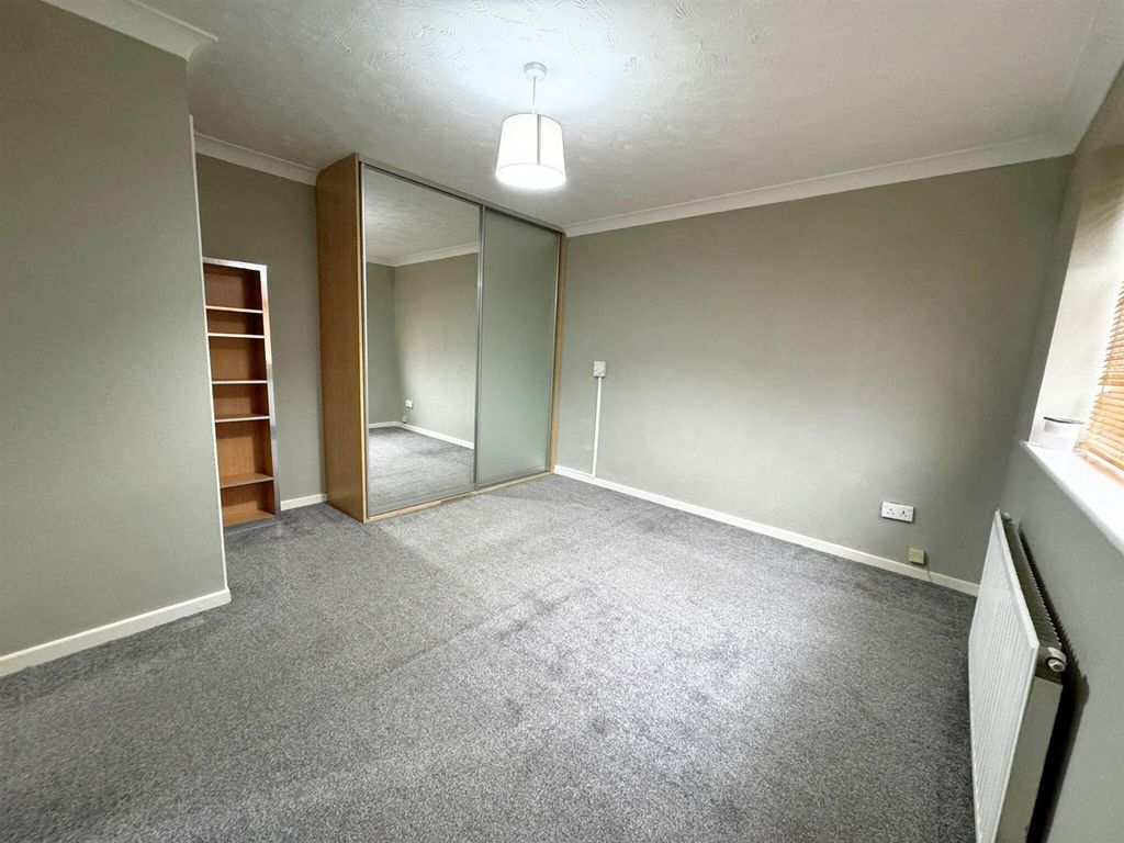 Property photo 3 of 6 Bedroom