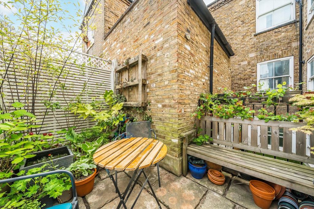 Property photo 2 of 8