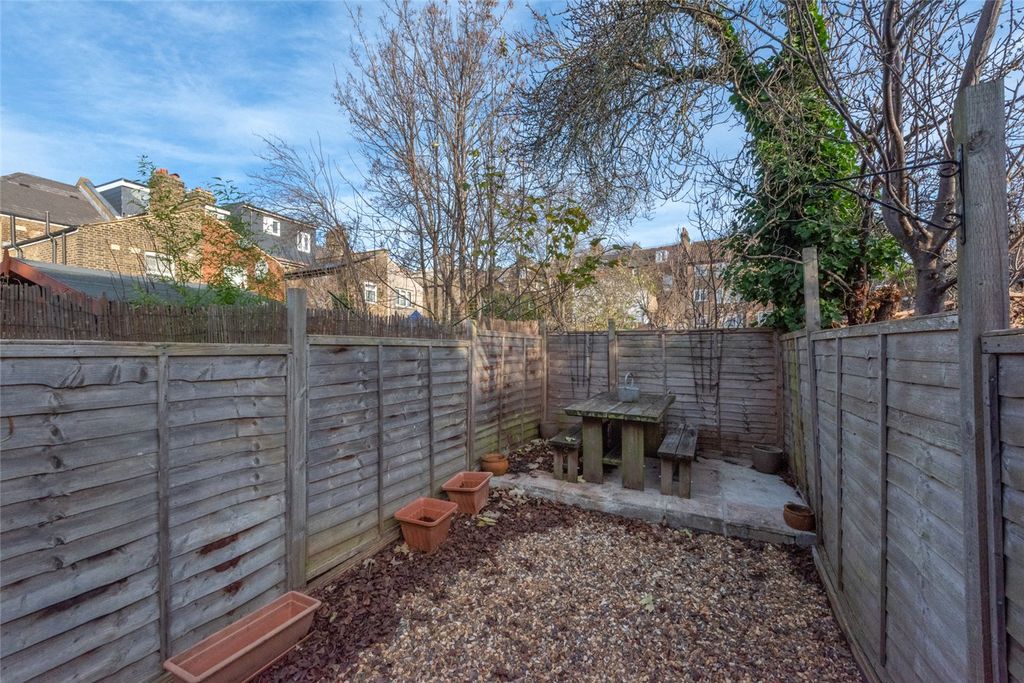 Property photo 2 of 11 Picture No. 12