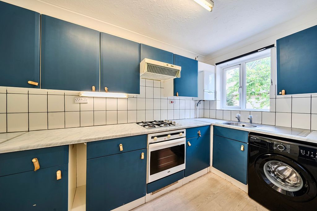 Property photo 3 of 17 Kitchen