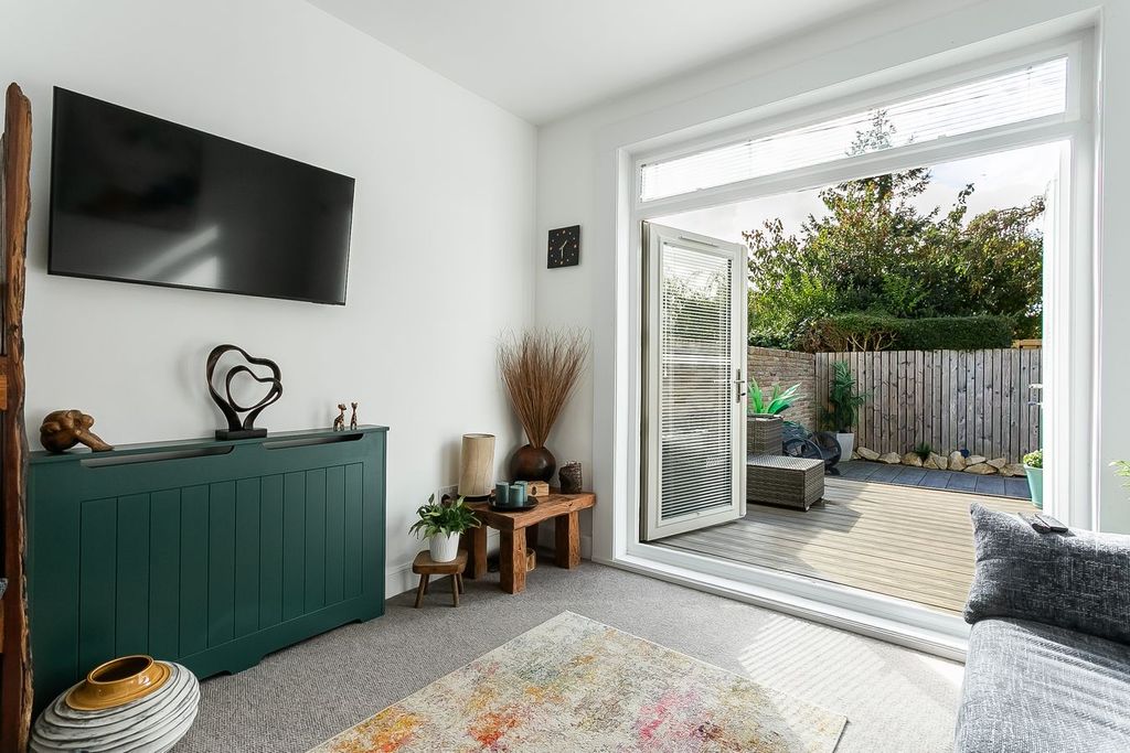 Property photo 3 of 32