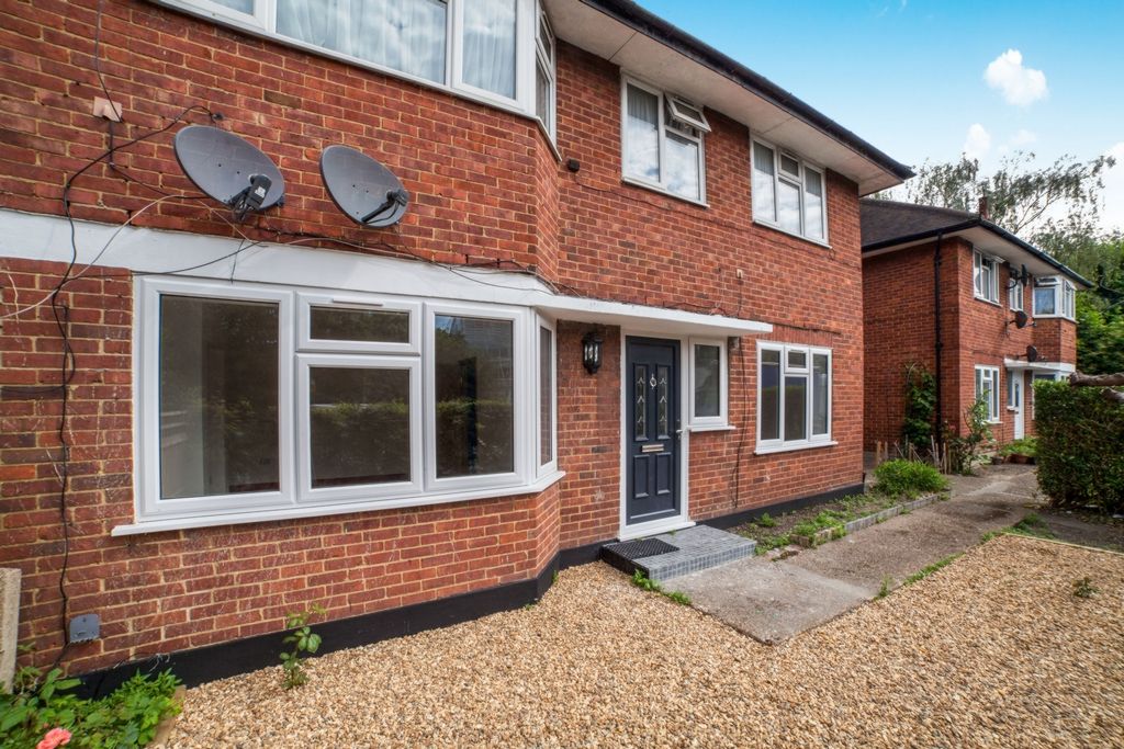 Property photo 1 of 8 Photo 8