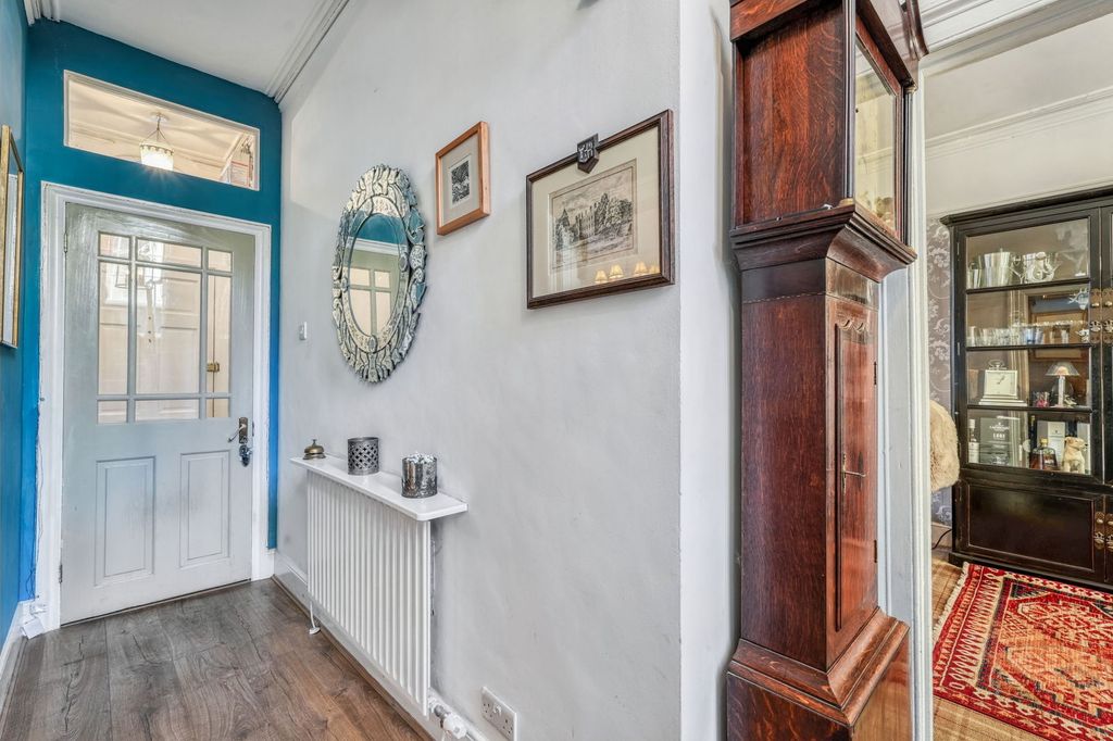 Property photo 3 of 43