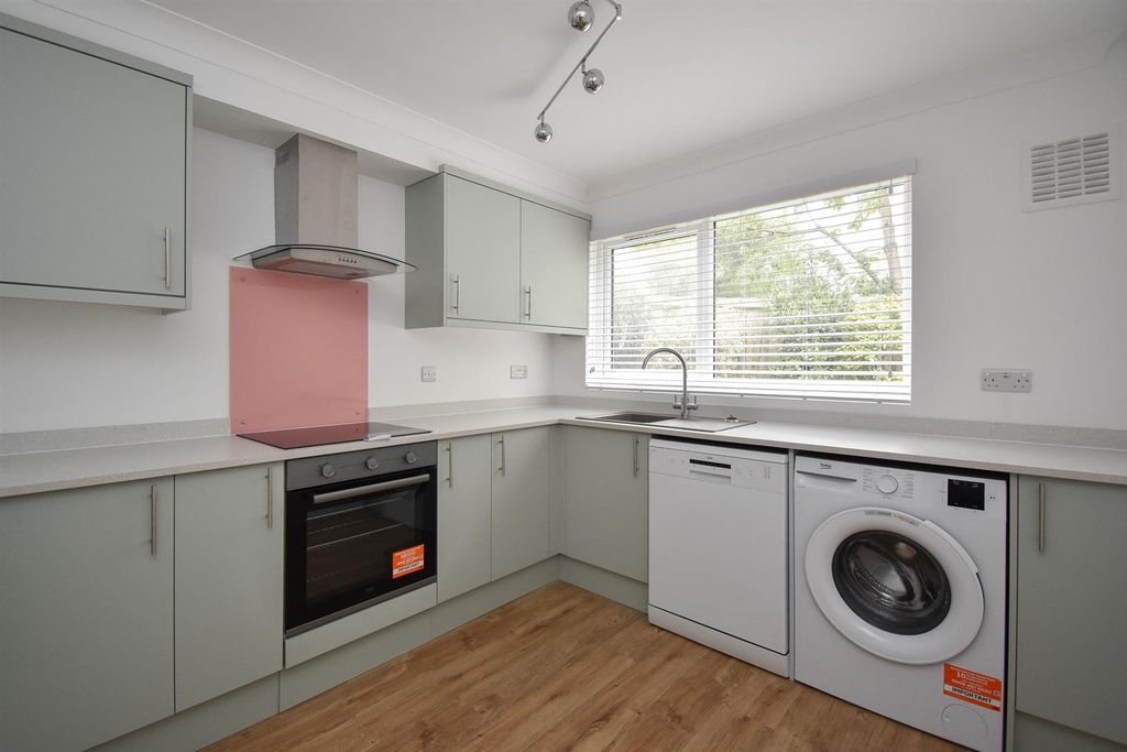 Property photo 3 of 13 Kitchen